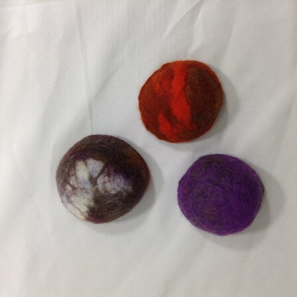 Hand felted pin cushion - Picture 3 of 3